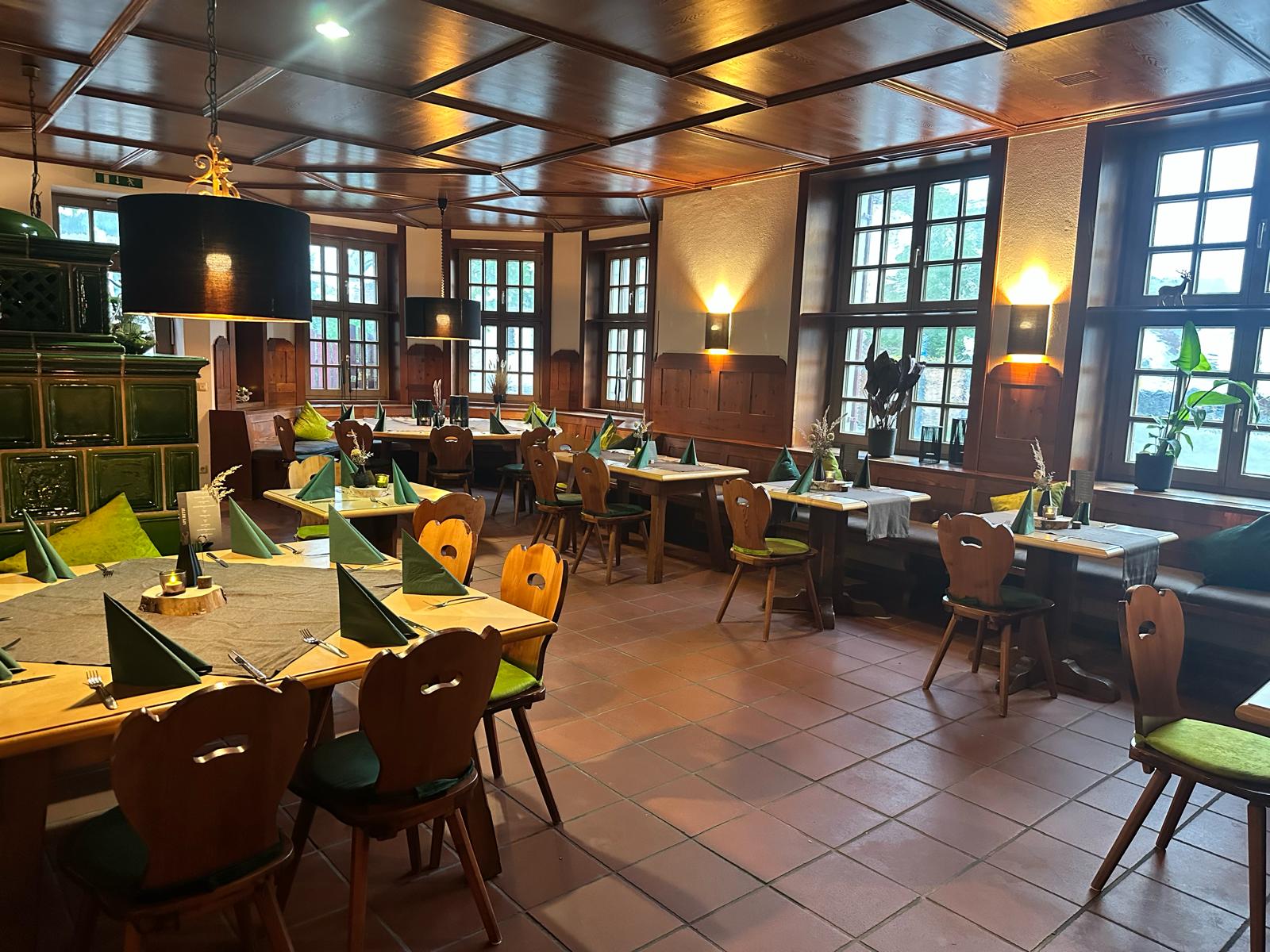 Gemütliches Nebenzimmer im Goldenen Hirsch